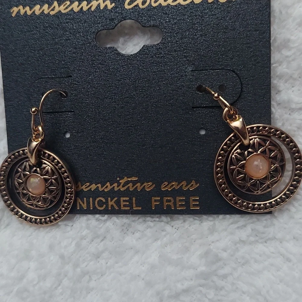 Earings - Picture 2 of 2